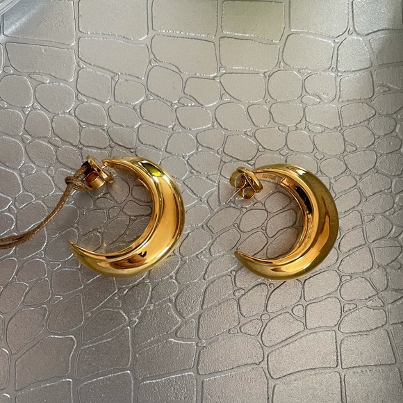 NWT beautiful brass gold hoops
